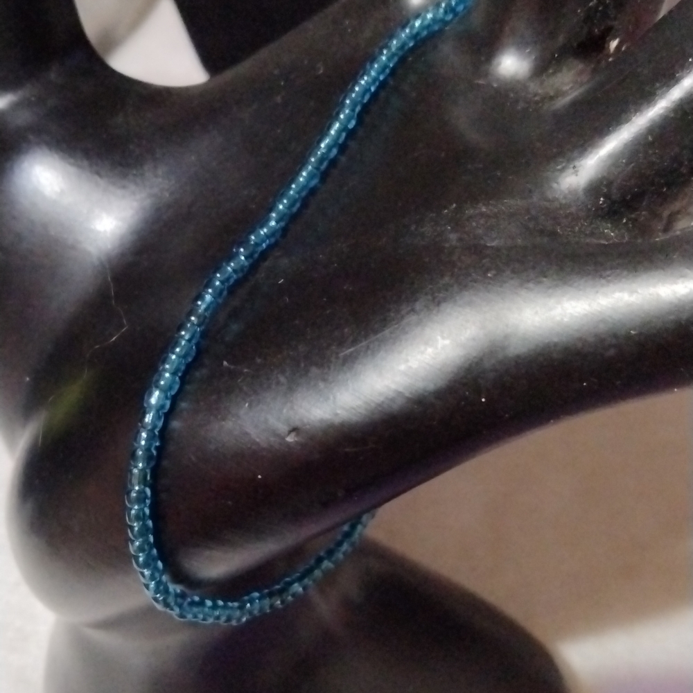 Blue beaded bracelet 7" NWT (sku 670)
